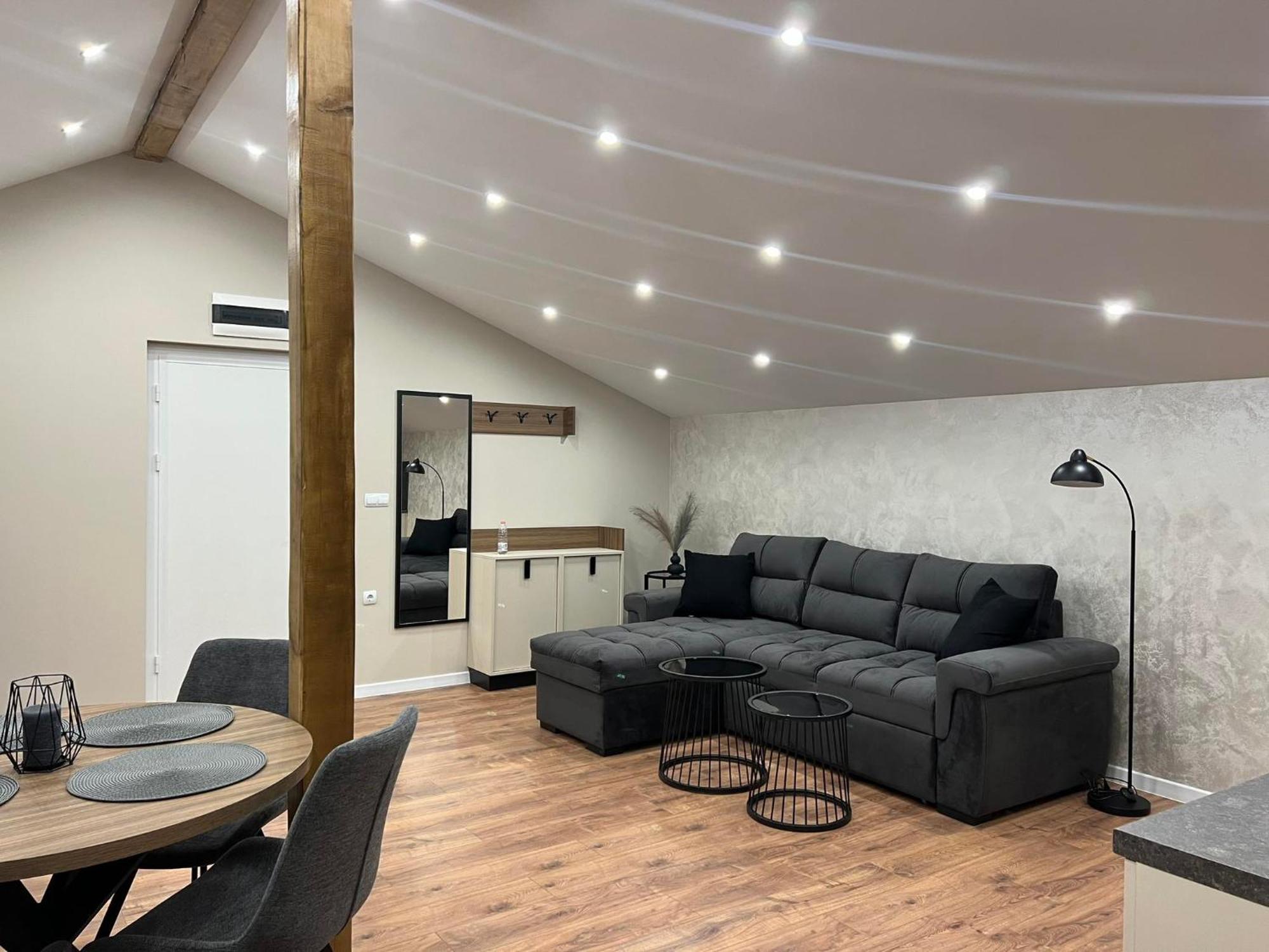 Хотел Vip Apart House بليفين المظهر الخارجي الصورة